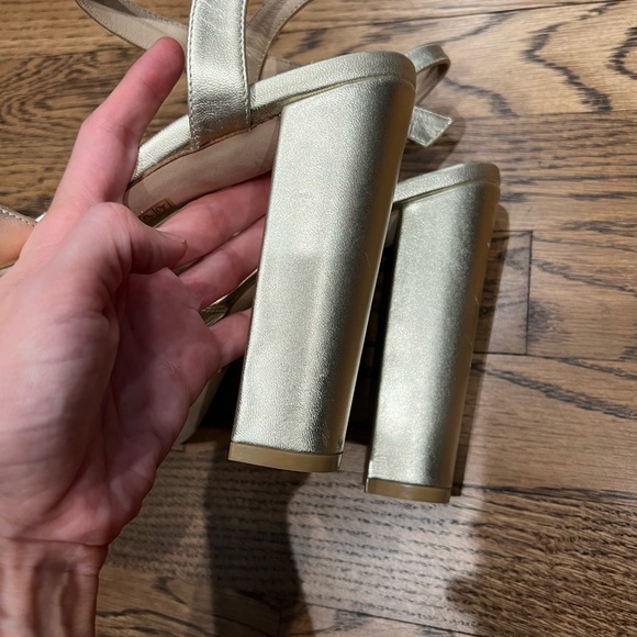 STUART WEITZMAN - RYDER 95 PLATFORM HEEL - GOLD - Picture 5 of 16